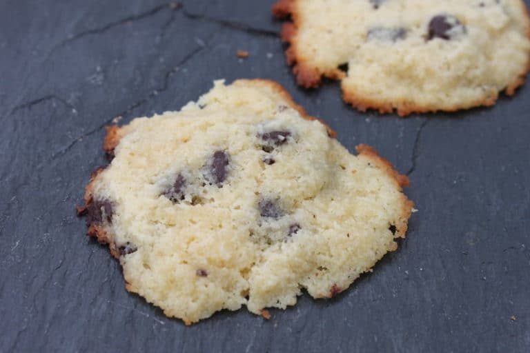Crispy Low Carb Chocolate Chip Cookie