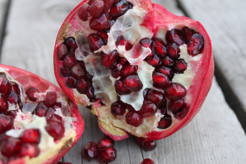 How To Seed a Pomegranate1