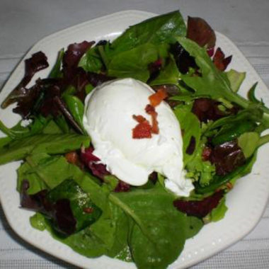 Poached Egg and Bacon Salad2