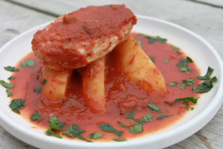 Pork Chops with Tangy Tomato Sauce